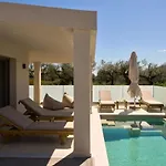 Asimina, A Sensory Escape With Heated Pool By Mindyourvilla Áyios Kírikos