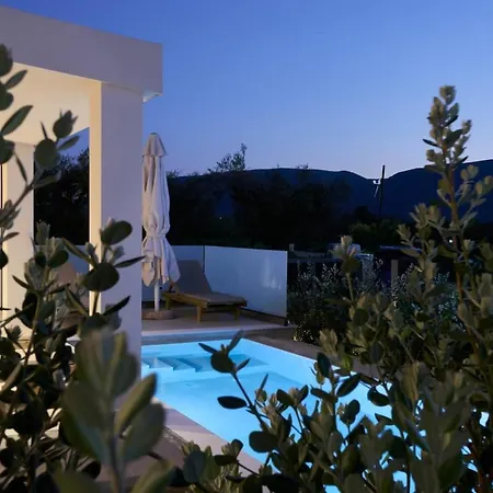Asimina, A Sensory Escape With Heated Pool By Mindyourvilla Áyios Kírikos