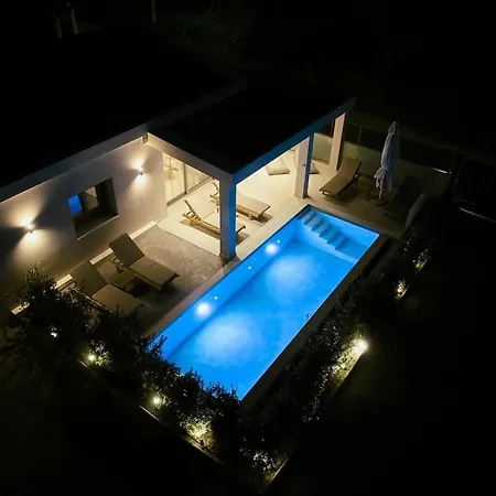 Asimina, A Sensory Escape With Heated Pool By Mindyourvilla *