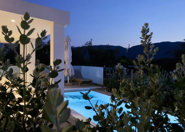 Asimina, A Sensory Escape With Heated Pool By Mindyourvilla Áyios Kírikos