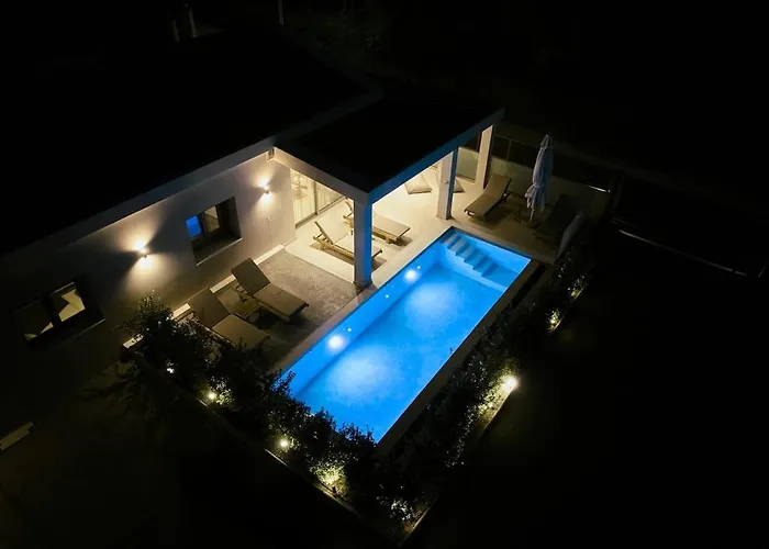 Asimina, A Sensory Escape With Heated Pool By Mindyourvilla *