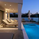 Asimina, A Sensory Escape With Heated Pool By Mindyourvilla *