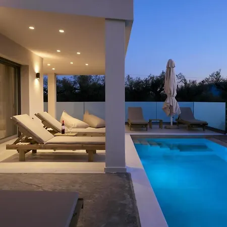 Asimina, A Sensory Escape With Heated Pool By Mindyourvilla *