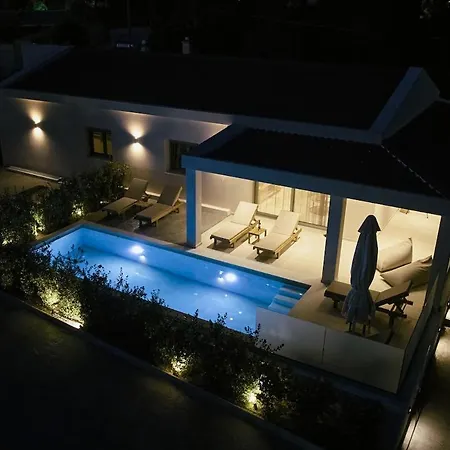 Asimina, A Sensory Escape With Heated Pool By Mindyourvilla Áyios Kírikos
